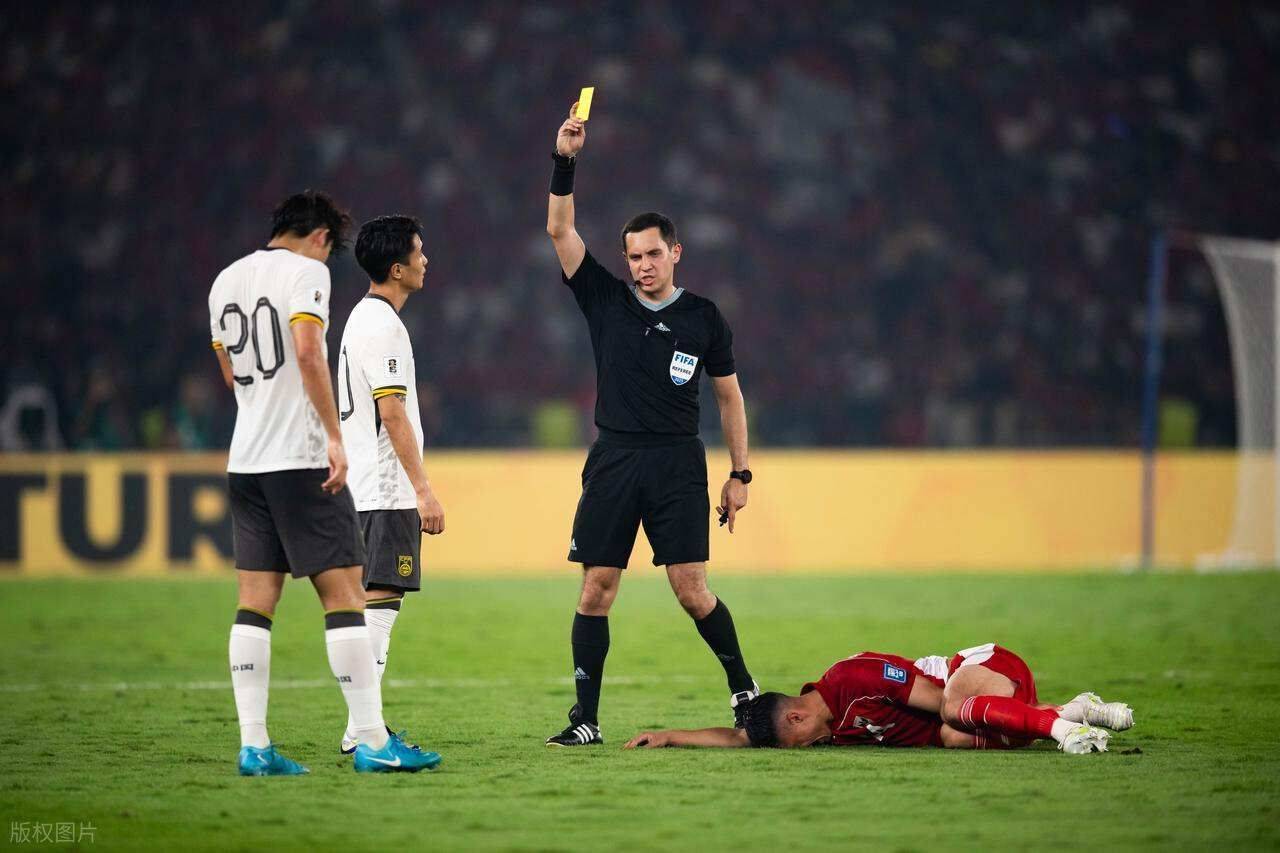 成都蓉城迎国王杯关键赛；关键时刻强势反弹；赛场秩序良好；心理建设被强调的简单介绍